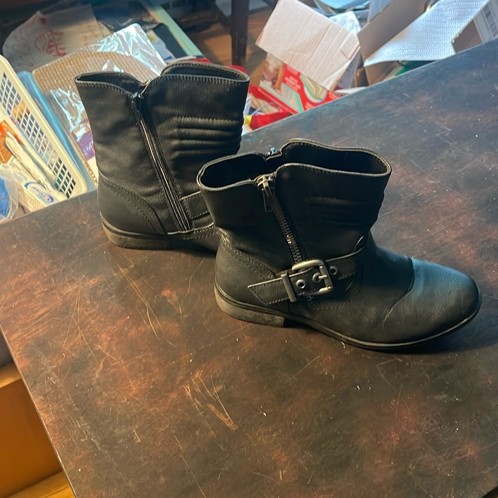 Women’s leather boots
